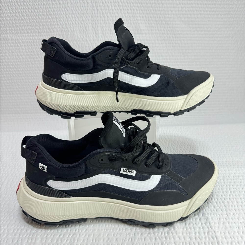 Vans Black and White Athletic Shoes UNIXEX MEN 9 women 10.5